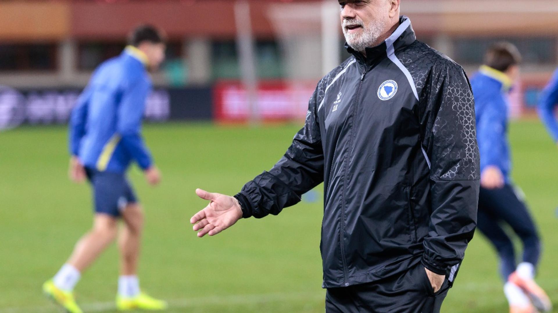 Selecționerul Bosniei discutând despre meciul Bosnia România în Liga Națiunilor și calificările Campionatului Mondial 2026 | sursa foto: Gazeta Sporturilor