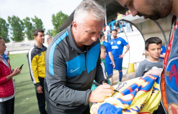 „Ca să vedeți extrema în care se dusese, uitați ce i-a făcut copilului meu!” » Fotbalistul „terorizat” de Dan Petrescu: „Mister, nu mi-am mai văzut soția de o lună!” / „«Treci în autocar!»”