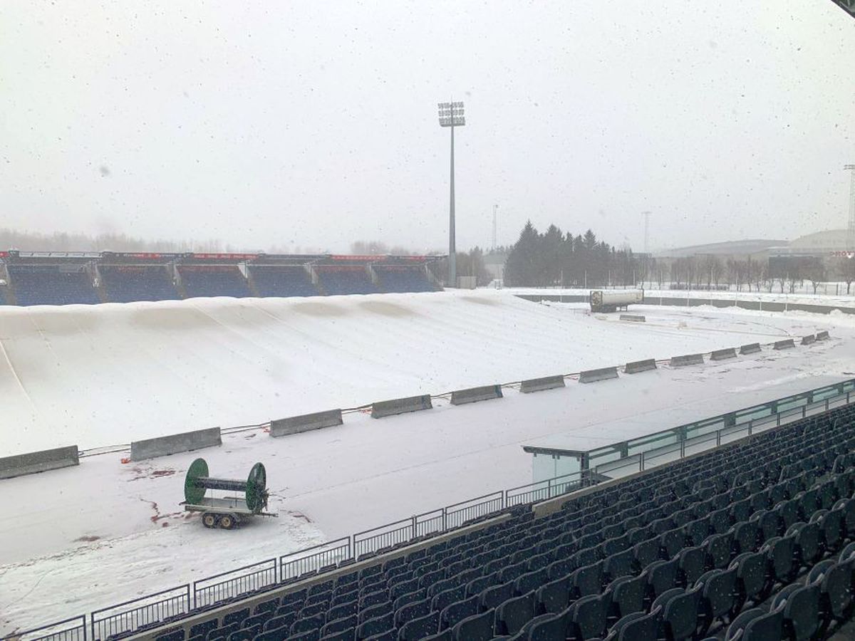 ISLANDA - ROMÂNIA // FOTO Culmea fotbalului: terenul arată bine la Reykjavik, dar meciul e blocat de coronavirus