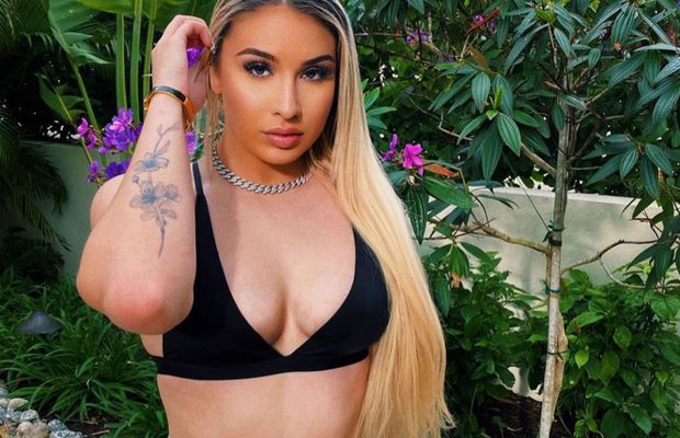 FOTO Imagini electrizante » Sarah Dumitrescu, fiica Anamariei Prodan, îi calcă pe urme: cum s-a pozat pe Instagram