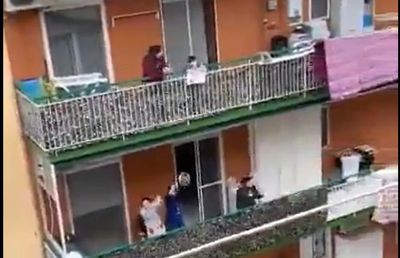 VIDEO Italia renaște după dezastrul produs de coronavirus » La ora 18:00, în fiecare seară, oamenii fac un gest senzațional