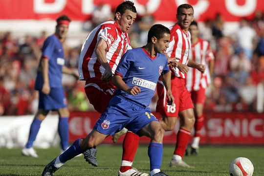 Ioan Hora (numărul 15) a evoluat în acel UTA - FCSB din 2007 / Sursă foto: Arhivă GSP
