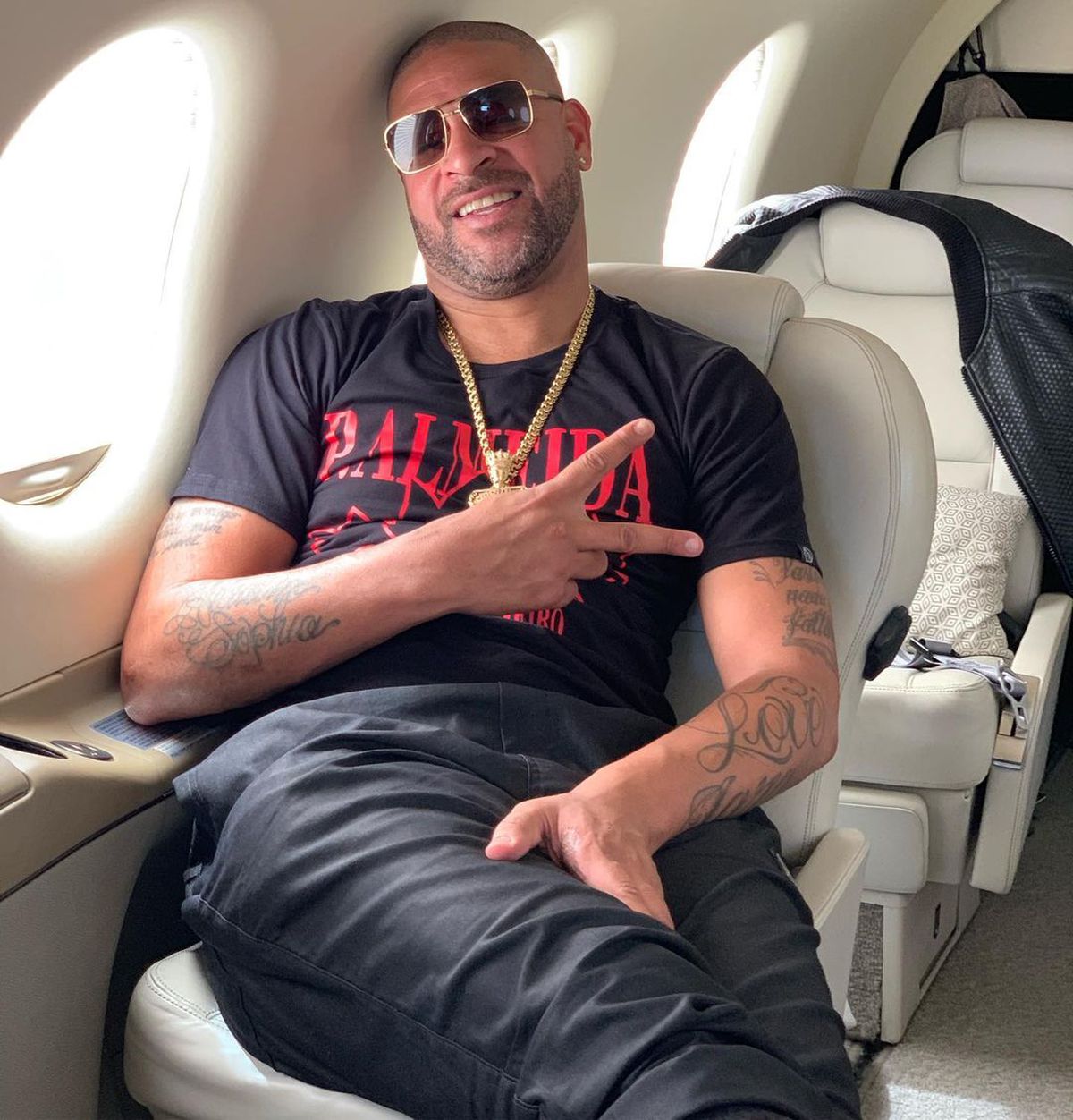 FOTO Unde a ajuns Adriano să locuiască » Fostul atacant al lui Inter și-a vândut casa din Brazilia