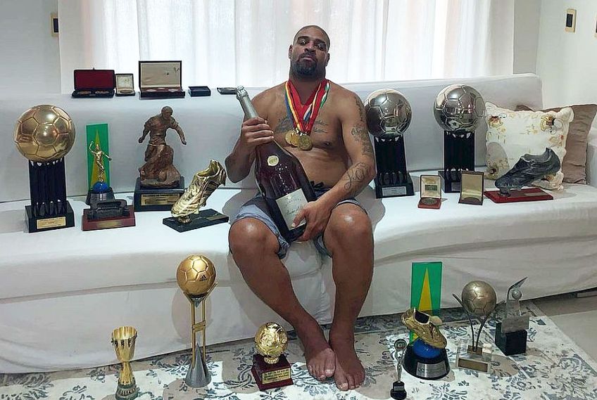 Adriano, alături de trofeele câștigate în carieră