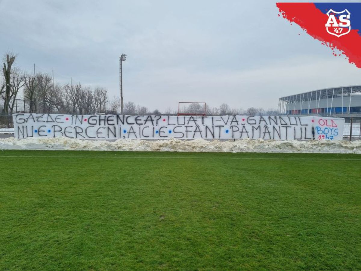 VIDEO UPDATE Ultrașii din Peluza Sud, în Ghencea înainte de Steaua - FCSB 2 » L-au înjurat pe Becali și au vrut să intre în complex după rivală