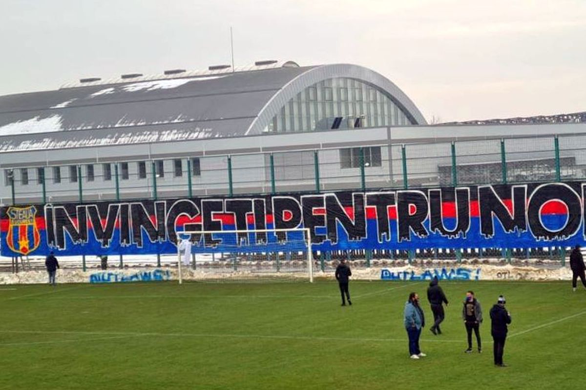 VIDEO UPDATE Ultrașii din Peluza Sud, în Ghencea înainte de Steaua - FCSB 2 » L-au înjurat pe Becali și au vrut să intre în complex după rivală