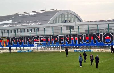 VIDEO UPDATE Ultrașii din Peluza Sud, în Ghencea înainte de Steaua - FCSB 2 » L-au înjurat pe Becali și au vrut să intre în complex după rivală