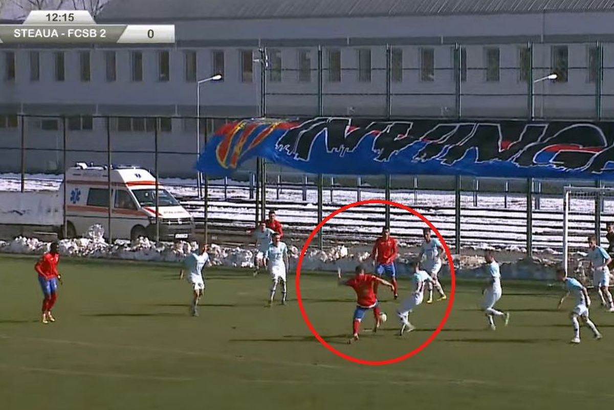 VIDEO Gafe URIAȘE de arbitraj în CSA Steaua - FCSB 2 » Gol anulat pentru un fault pe care nu l-a văzut nimeni și penalty nedat