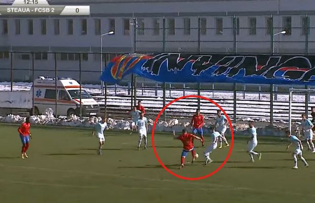 VIDEO Gafe URIAȘE de arbitraj în CSA Steaua - FCSB 2 » Gol anulat pentru un fault pe care nu l-a văzut nimeni și penalty nedat