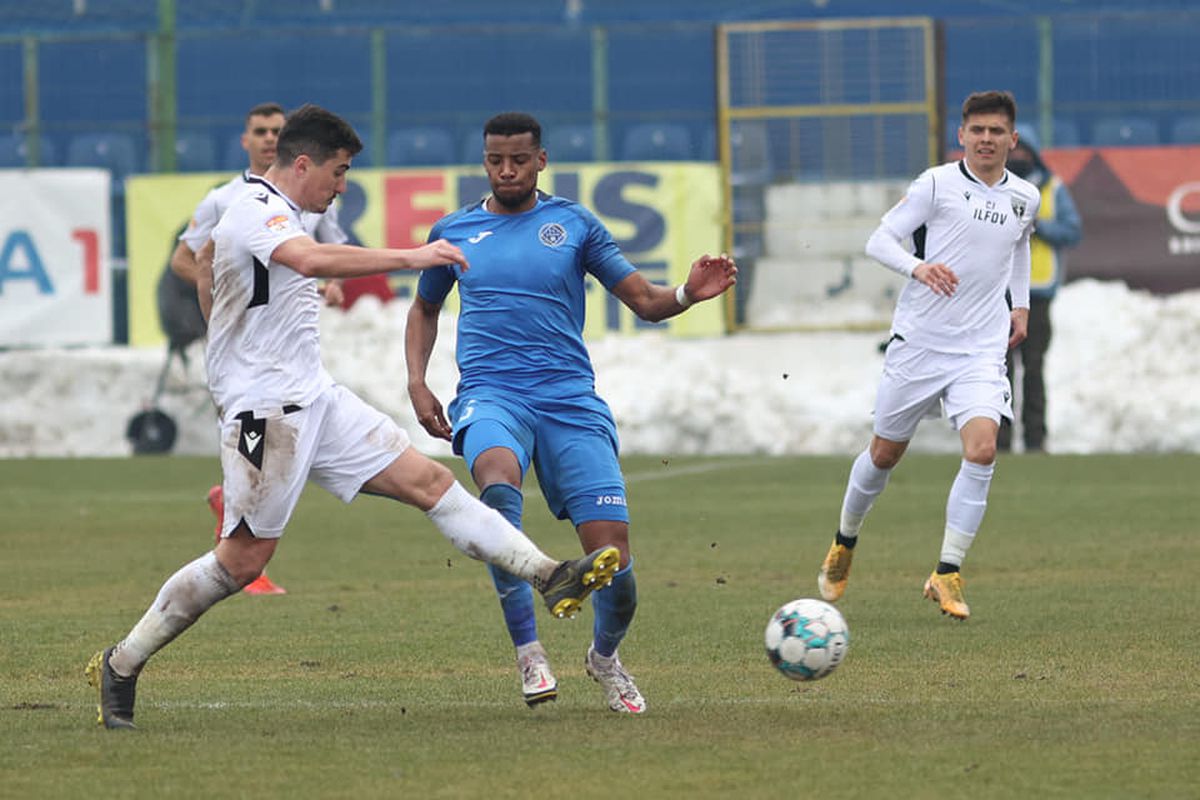 ACADEMICA CLINCENI - FC VOLUNTARI 0-1. VIDEO Surpriză în derby-ul Ilfovului! Echipa lui Poenaru, pas greșit în lupta pentru play-off