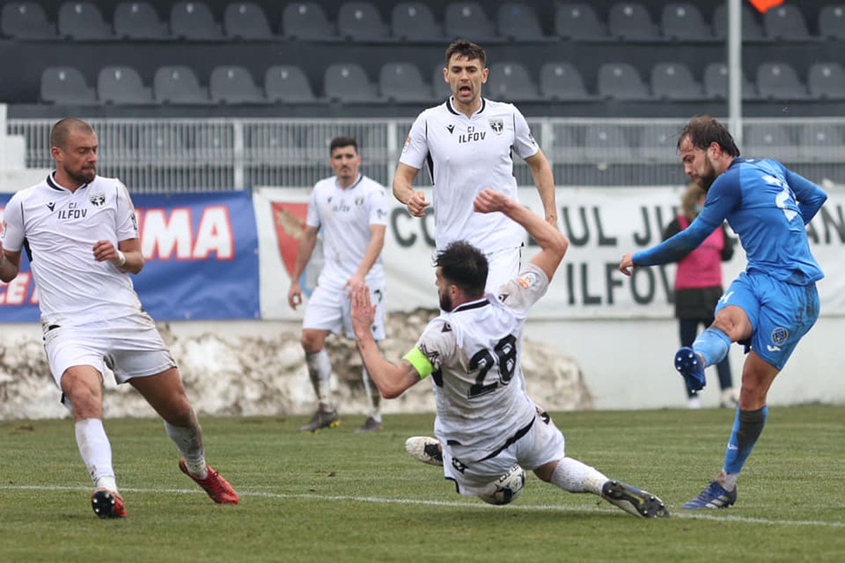ACADEMICA CLINCENI - FC VOLUNTARI 0-1. VIDEO Surpriză în derby-ul Ilfovului! Echipa lui Poenaru, pas greșit în lupta pentru play-off