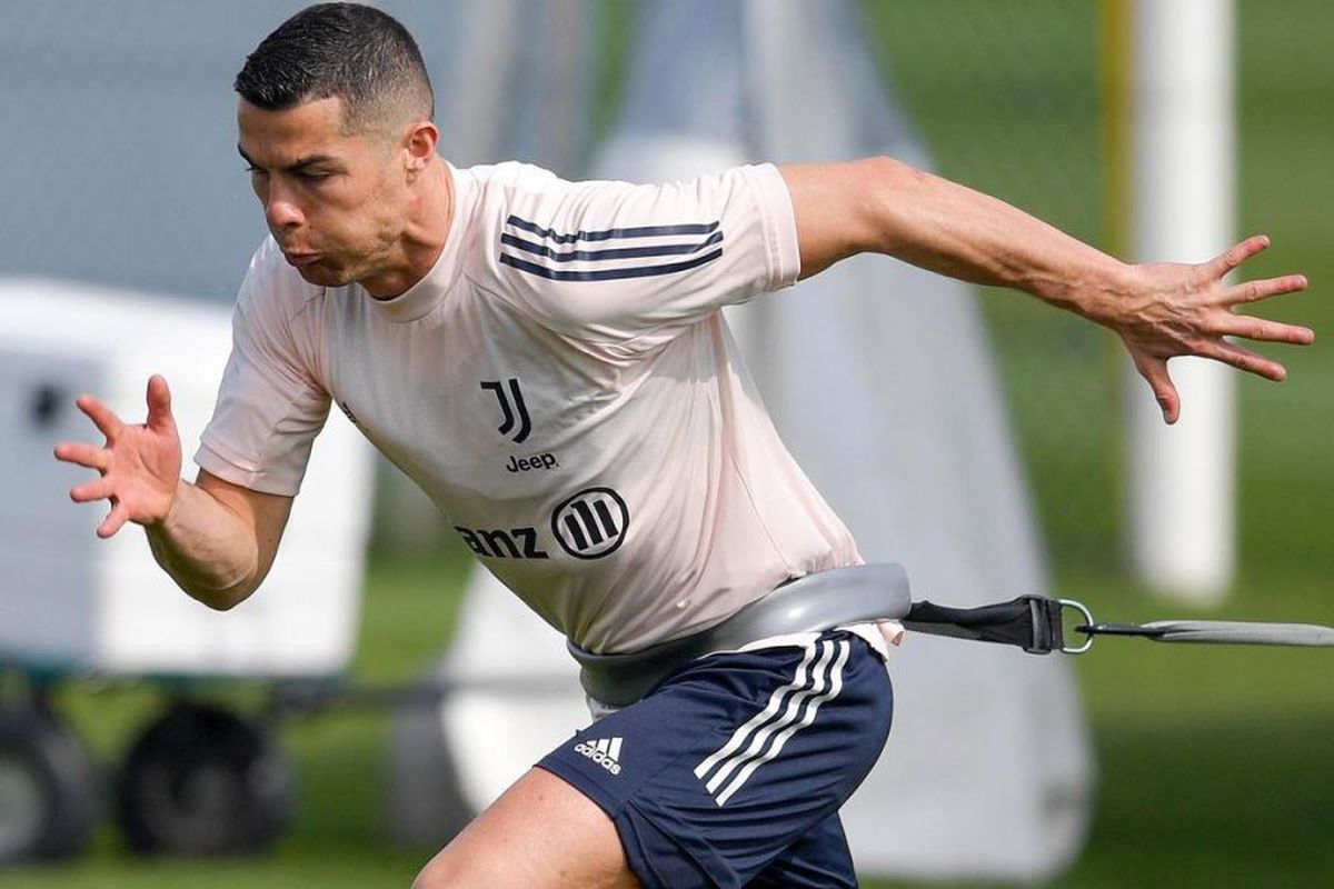 Lovit din toate părțile, Cristiano Ronaldo reacționează » Postarea de milioane de like-uri