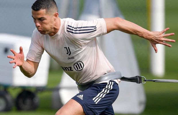 Lovit din toate părțile, Cristiano Ronaldo reacționează » Postarea de milioane de like-uri