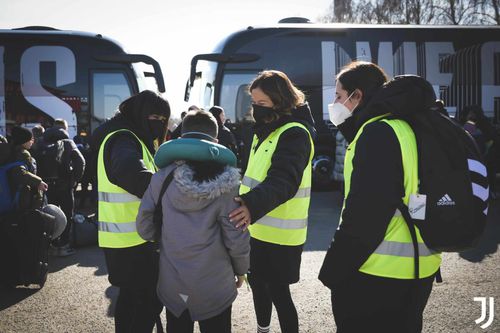 clubul Juventus a făcut un gest de solidaritate pentru 80 de mame și copii, cu toții îndepărtați de bombrdamentele din Ucraina // FOTO Facebook @Juventus