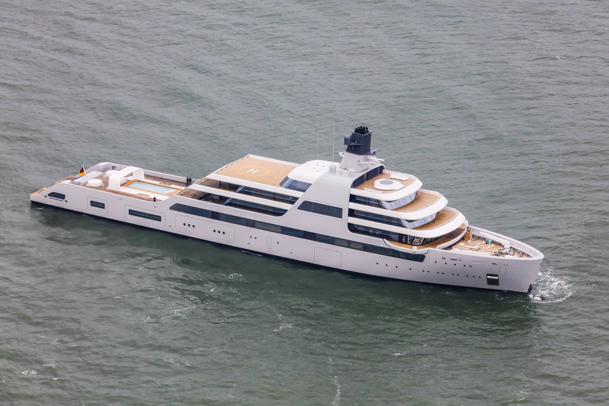 Abramovich s-a speriat de sancțiuni » Ce a făcut cu iahtul de 500 de milioane de euro