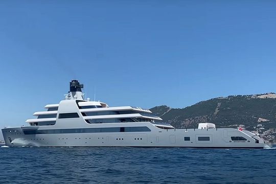 Așa arată iahtul lui Roman Abramovich