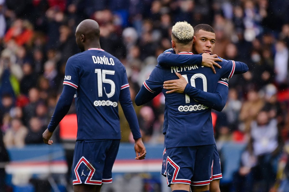 Fanii lui PSG, furioși după eliminarea din UCL » Ce le-au făcut lui Messi și Neymar