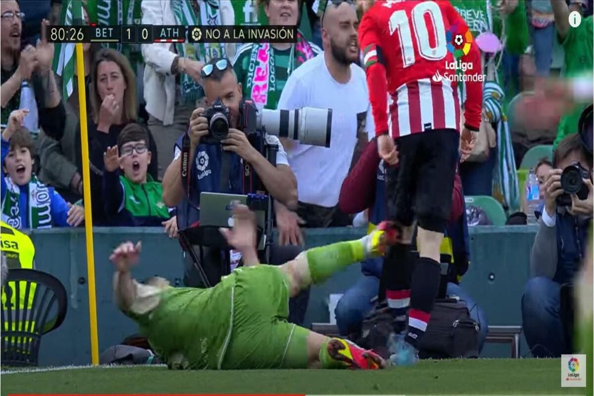 Nabil Fekir și-a pierdut cumpătul în meciul cu Bilbao » Francezul și-a lovit dur un adversar și a văzut roșu direct