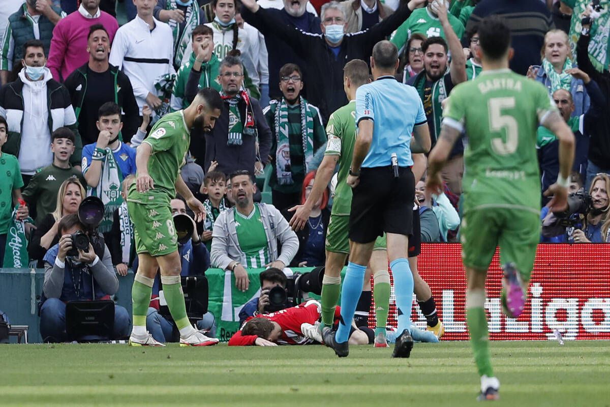 Nabil Fekir și-a pierdut cumpătul în meciul cu Bilbao » Francezul și-a lovit dur un adversar și a văzut roșu direct