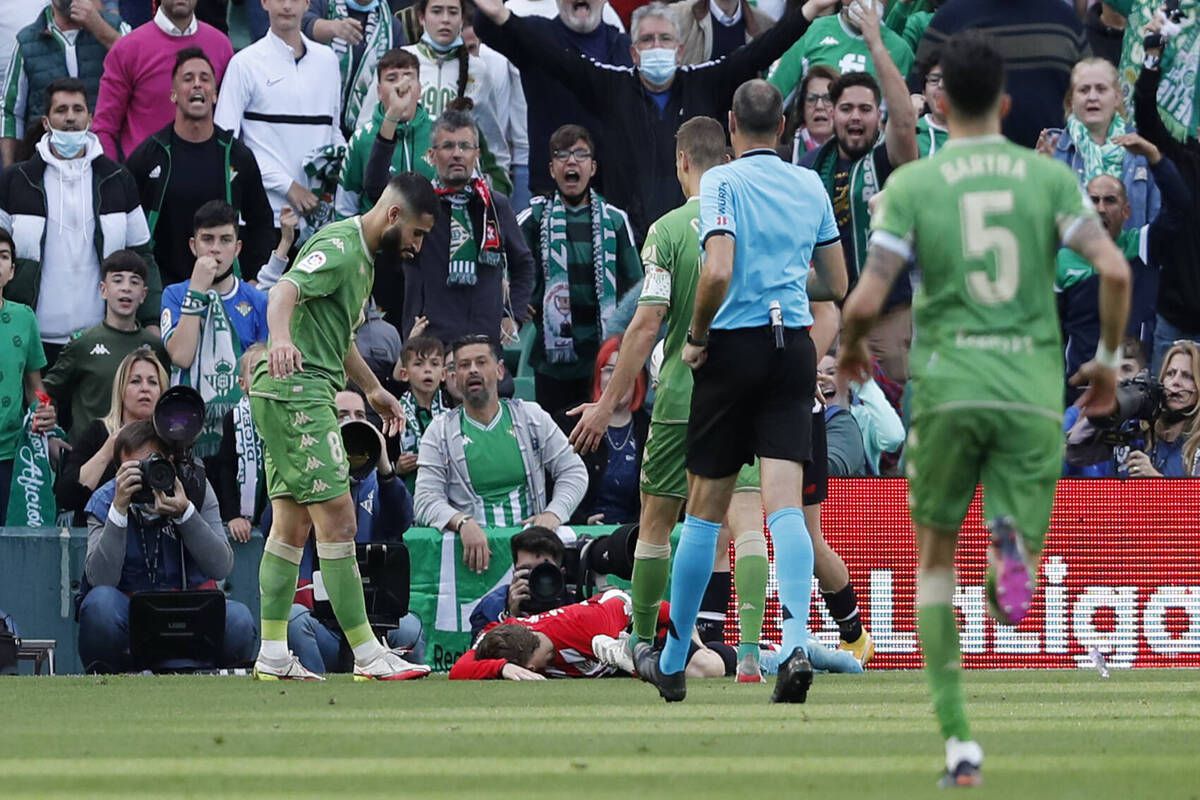 Nabil Fekir și-a pierdut cumpătul în meciul cu Bilbao » Francezul și-a lovit dur un adversar și a văzut roșu direct