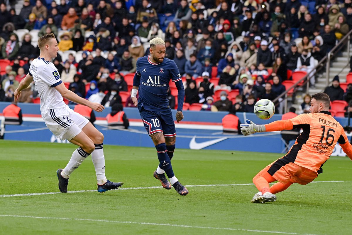 Fanii lui PSG, furioși după eliminarea din UCL » Ce le-au făcut lui Messi și Neymar