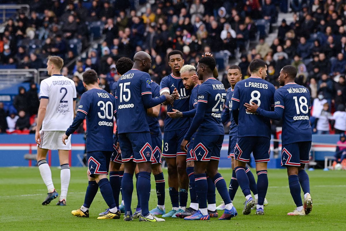 Fanii lui PSG, furioși după eliminarea din UCL » Ce le-au făcut lui Messi și Neymar