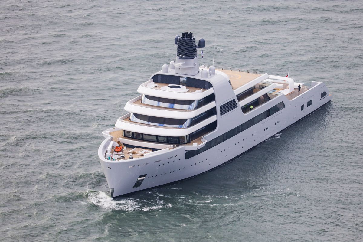 Abramovich s-a speriat de sancțiuni » Ce a făcut cu iahtul de 500 de milioane de euro