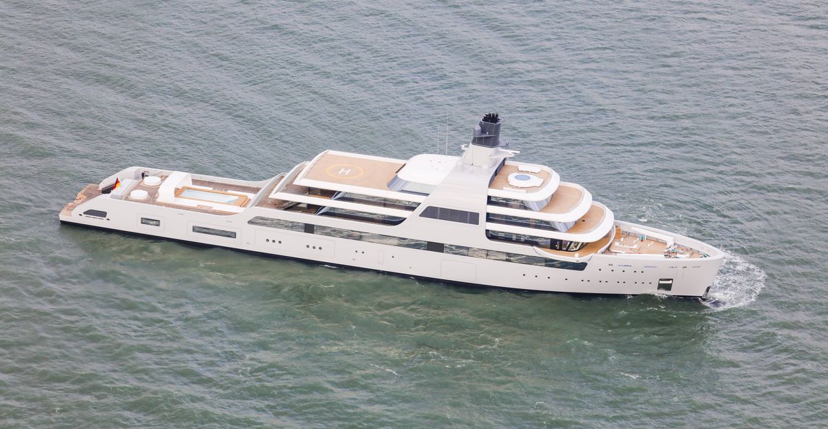 Abramovich s-a speriat de sancțiuni » Ce a făcut cu iahtul de 500 de milioane de euro