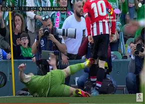 Gest violent în Betis - Bilbao! » Și-a lovit dur adversarul și riscă 4 etape de suspendare