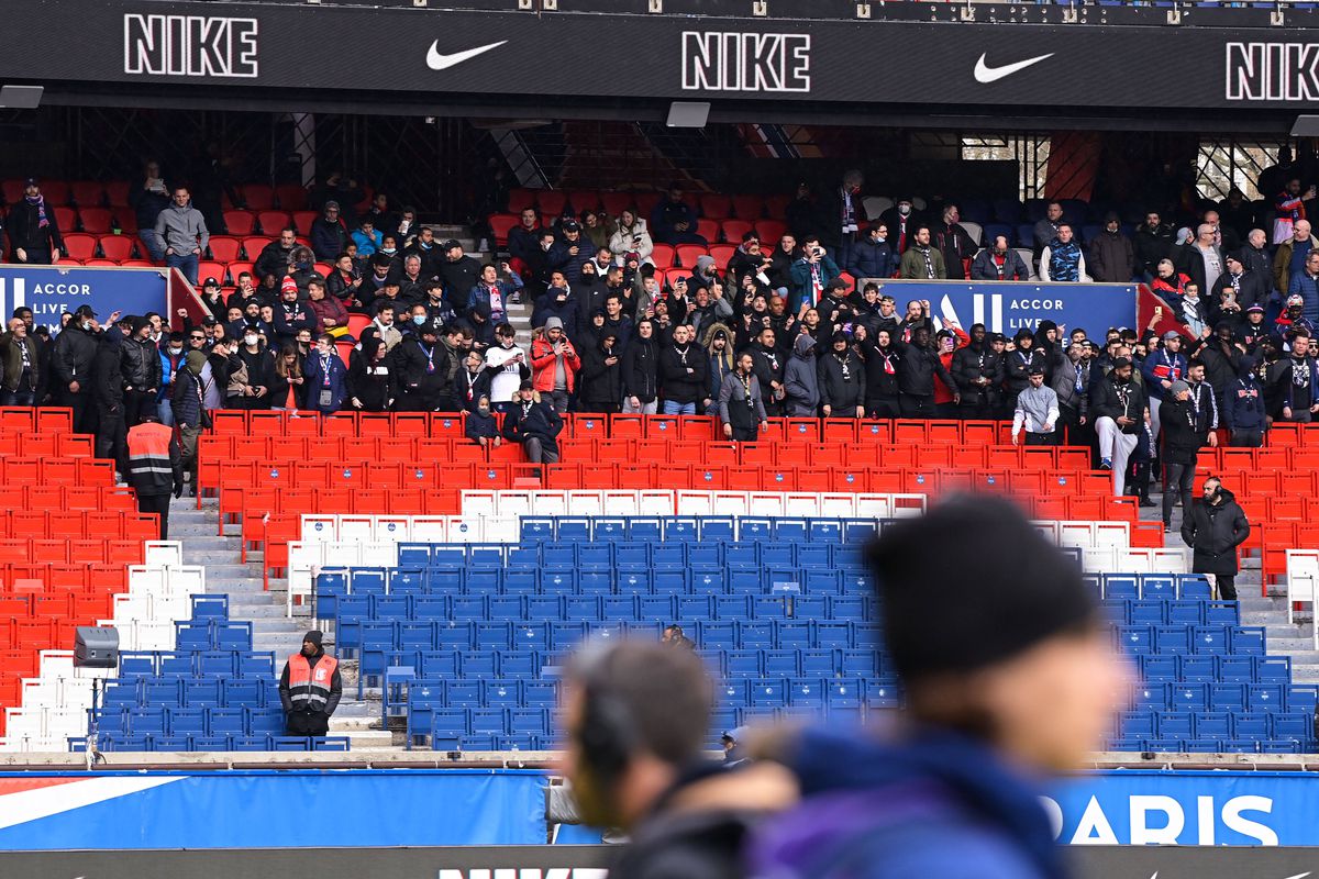 Fanii lui PSG, furioși după eliminarea din UCL » Ce le-au făcut lui Messi și Neymar
