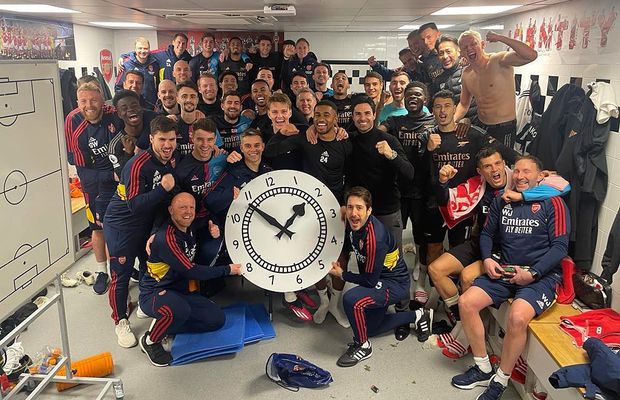 Enigma din vestiarul lui Arsenal: ce semnifică ceasul cu care s-au pozat jucătorii lui Mikel Arteta
