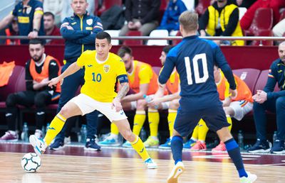 Cum arată futsalul din România, unde suntem aproape de Campionatul Mondial: „Avem numai studenți în echipă, le dăm câteva sute de lei pe meci”