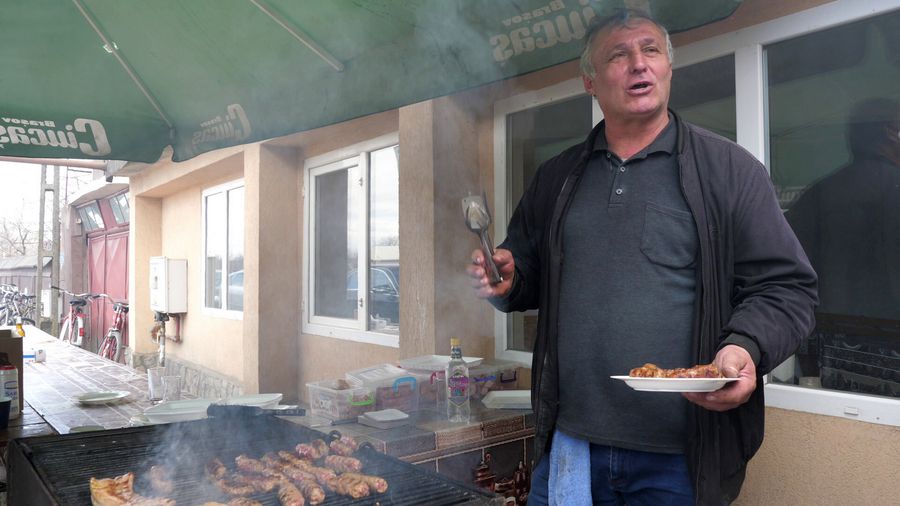 Nelu Familia lui Valentin Mihăilă are o echipă în liga a cincea din Dâmbovița » Buffon cu muștar și grataragiul Nelu: „De aici nu pleacă nimeni nepăcălit!”