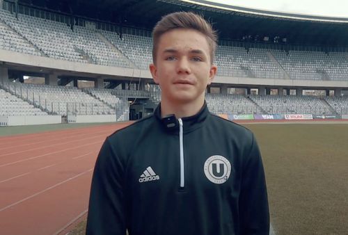 Alexandru Cristian Bota, atacantul „Șepcilor Roșii” cu vârsta de 14 ani, 11 luni, 13 zile, a devenit al treilea cel mai tânăr jucător din istoria Ligii 1.