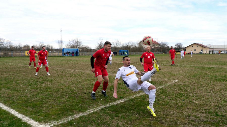 Familia lui Valentin Mihăilă are o echipă în liga a cincea din Dâmbovița » Buffon cu muștar și grataragiul Nelu: „De aici nu pleacă nimeni nepăcălit!”