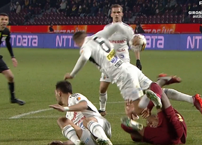 CFR a primit două penalty-uri în prima repriză din derby-ul Clujului! Oaspeții au protestat vehement » Verdictul specialistului