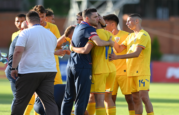 Lucrează cu noua generație de jucători și afirmă: „Ei văd doar case, freze, mașini. Asta le lipsește”