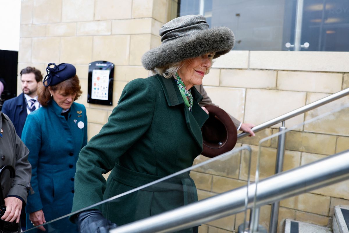 Mesajul secret afișat de Regină pe ținuta ei » Cum a apărut la evenimentul sportiv al momentului din Marea Britanie