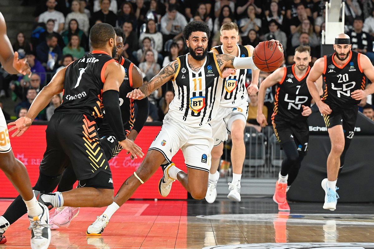 U-BT - London Lions 79 - 91 » Final în campania istorică de Eurocup. Campioana României a luptat într-o Polivalentă arhiplină, dar a fost eliminată