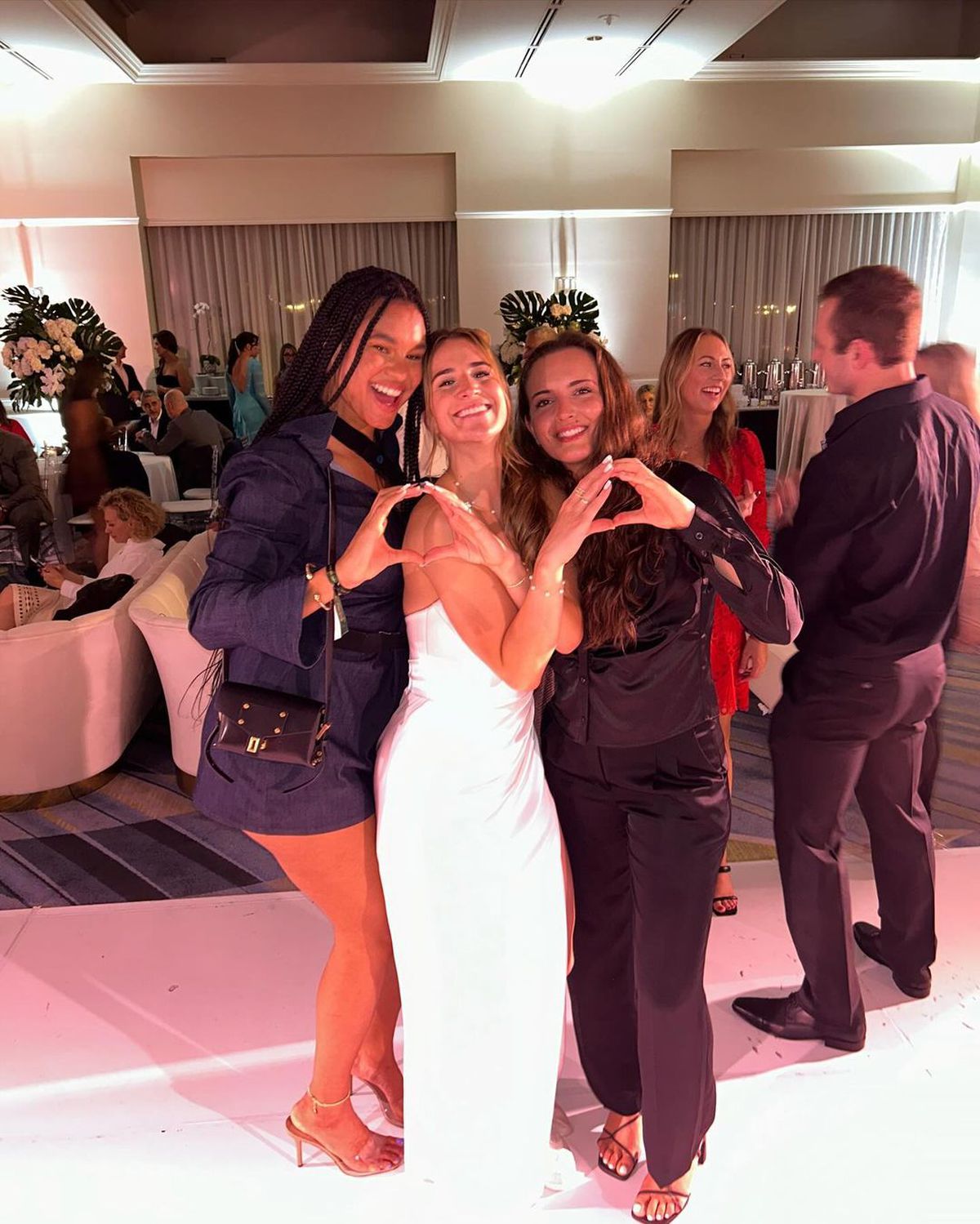 Sabrina Ionescu s-a căsătorit cu Grasu » O legendă NBA și văduva lui Kobe Bryant, la nunta baschetbalistei cu origini românești