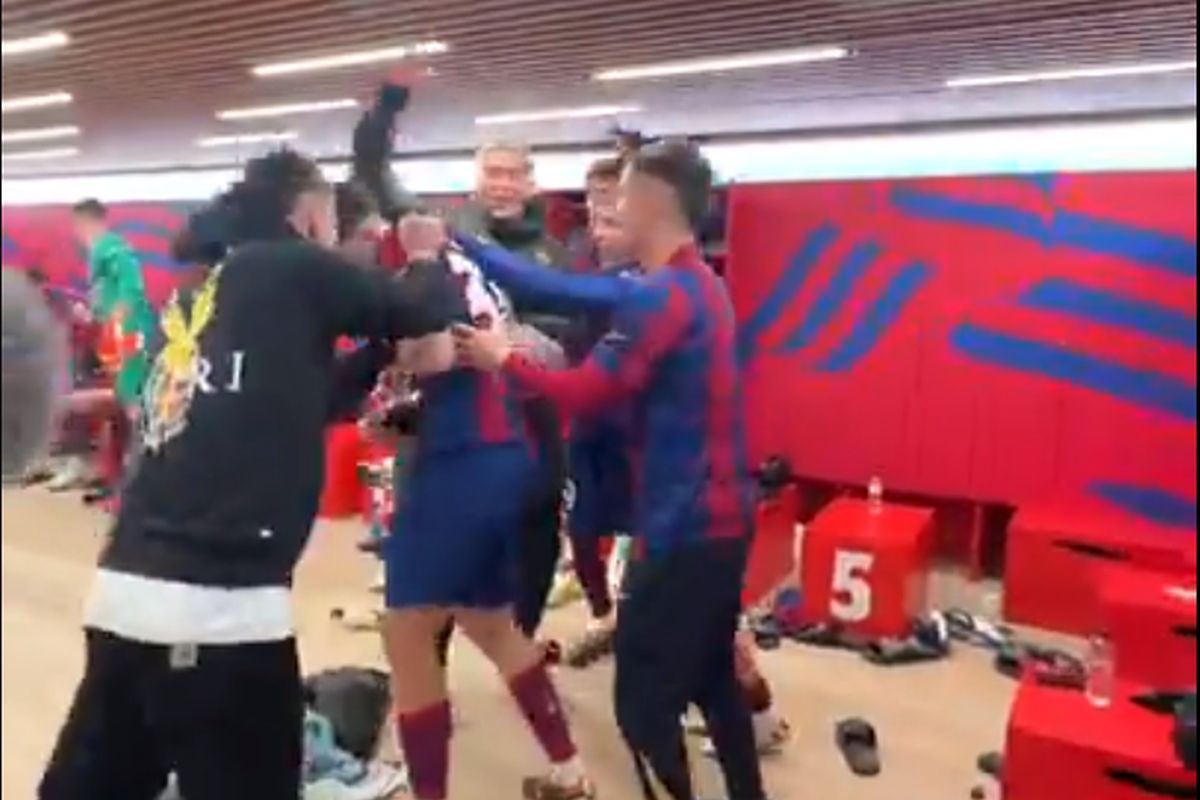 Luat la palme » Cum a fost primit în vestiar puștiul-minune de 17 ani care „l-a băgat în buzunar” pe Osimhen