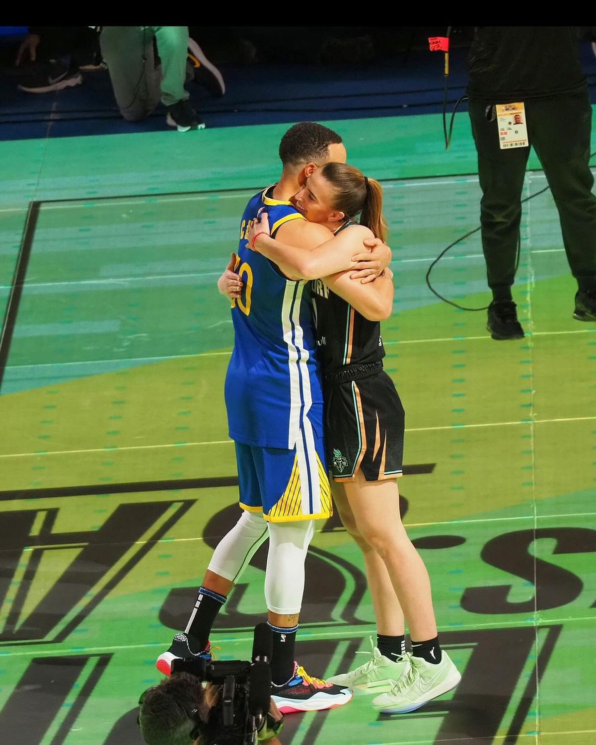 Sabrina Ionescu s-a căsătorit cu Grasu » O legendă NBA și văduva lui Kobe Bryant, la nunta baschetbalistei cu origini românești