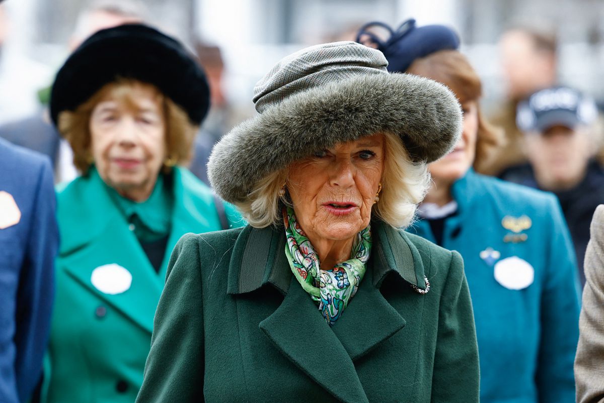 Mesajul secret afișat de Regină pe ținuta ei » Cum a apărut la evenimentul sportiv al momentului din Marea Britanie