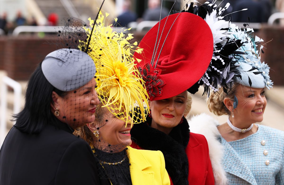 Mesajul secret afișat de Regină pe ținuta ei » Cum a apărut la evenimentul sportiv al momentului din Marea Britanie