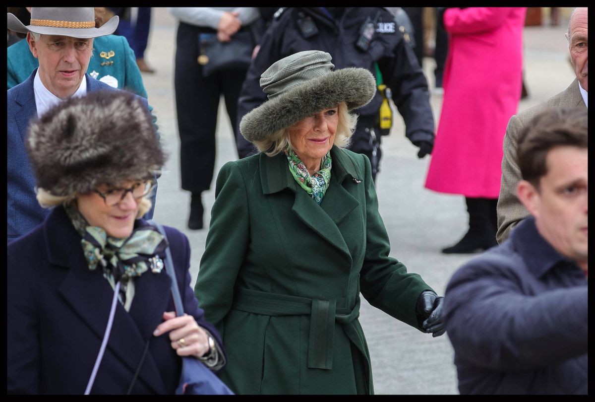 Mesajul secret afișat de Regină pe ținuta ei » Cum a apărut la evenimentul sportiv al momentului din Marea Britanie