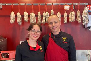 „E o libertate aparte aici, dar suntem cu gândul și la România” » La doi pași de Lyon, doi români și-au deschis afacerea care i-a dat gata pe francezi: „În perioadele bune, vindem și 100 kg. pe săptămână”