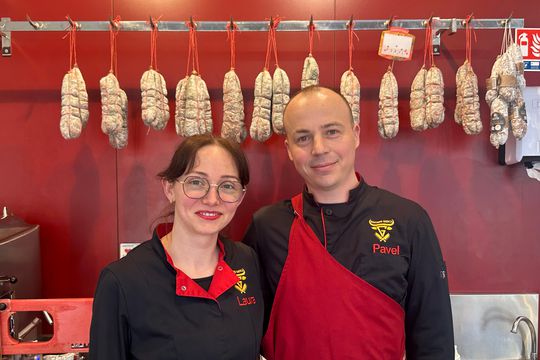 Laura și Pavel, proprietarii măcelăriei de lângă Lyon / FOTO: Ionuț Iordache (GSP)