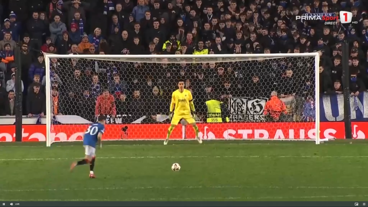 Corigent! Ianis Hagi, note de 3, 4 și 5 în presa internațională după penalty-ul ratat în Rangers - Fenerbahce