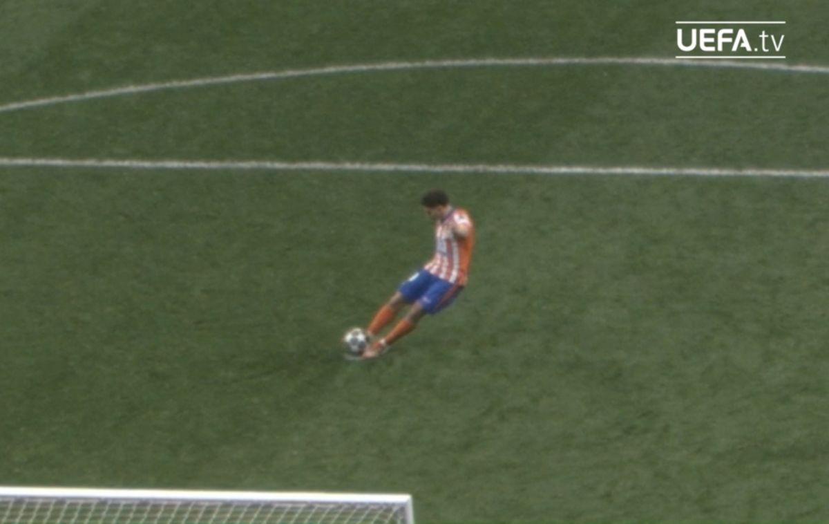 UEFA a publicat DOVADA VIDEO: Julian Alvarez a atins mingea cu ambele picioare!