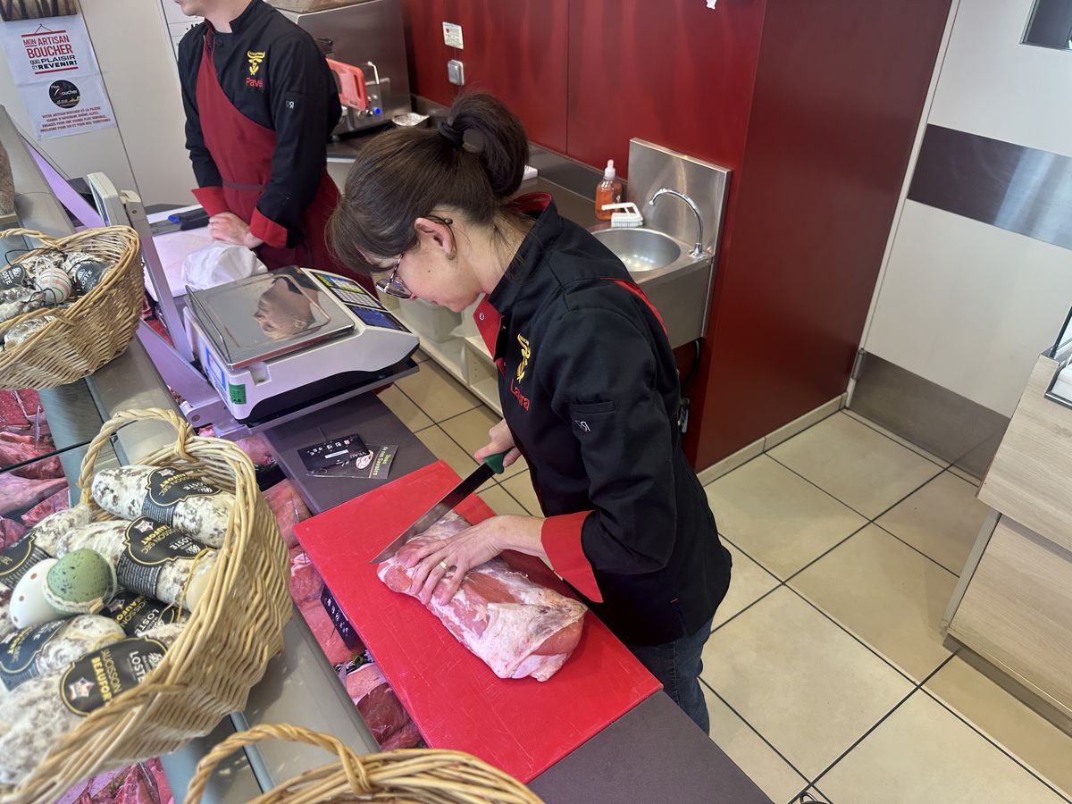 „E o libertate aparte aici, dar suntem cu gândul și la România” » La doi pași de Lyon, doi români și-au deschis afacerea care i-a dat gata pe francezi: „În perioadele bune, vindem și 100 kg. pe săptămână”